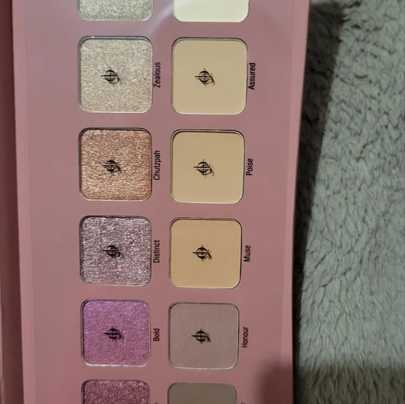 NIB Illamasqua unveiled artistry palette - Picture 4 of 5